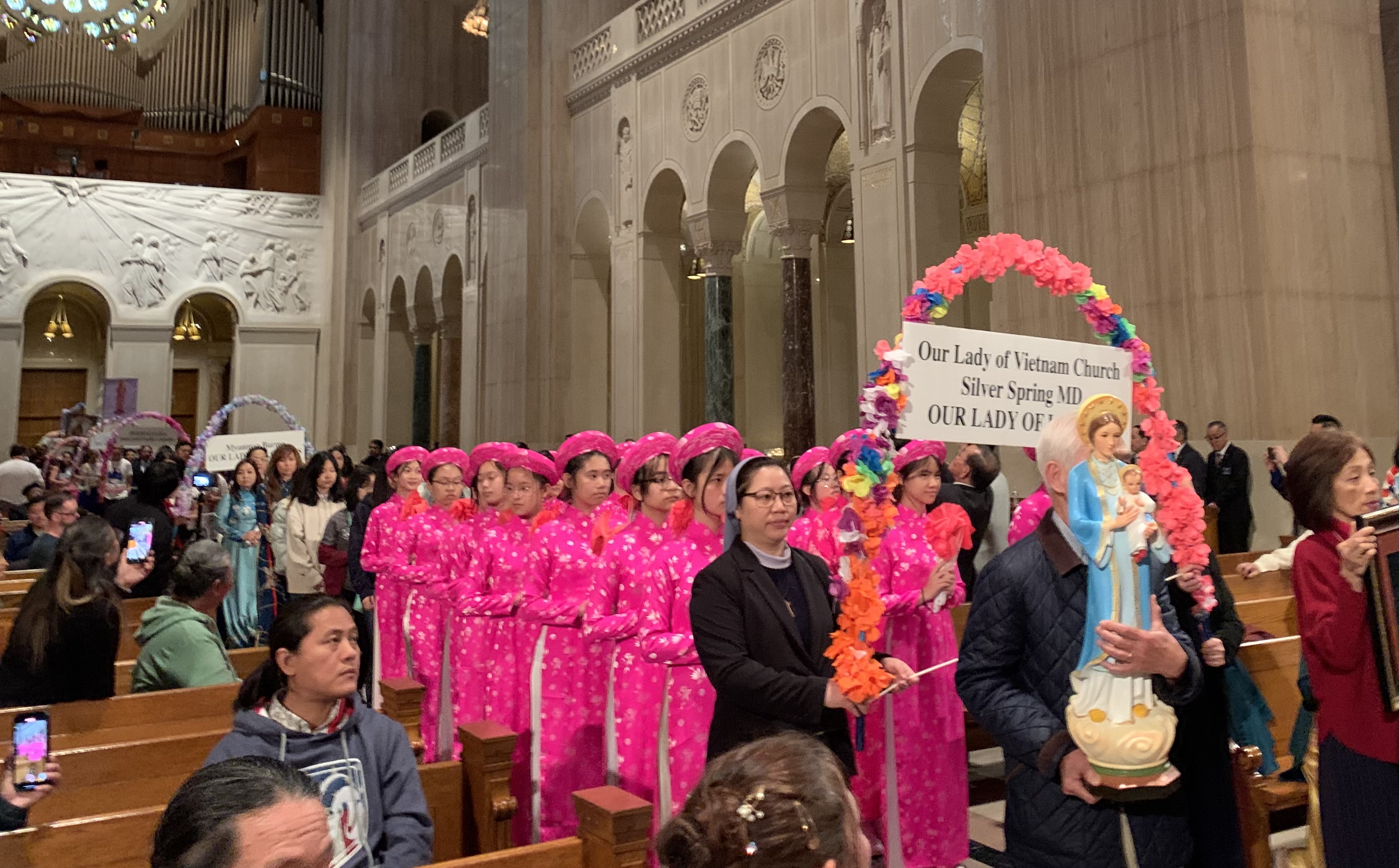 Di dân châu Á hành hương kính Đức Mẹ